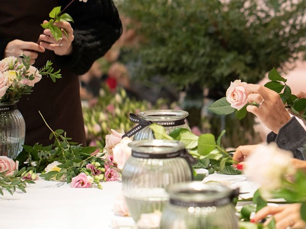 Flower arranging class by Flowerbx
