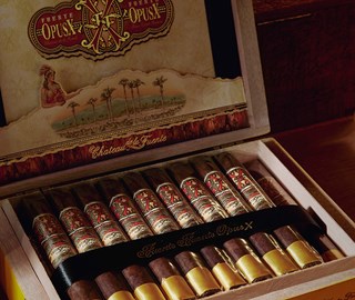 An open wooden box of Chateau de la Fuente cigars.